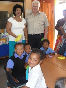 Bobby Stevenson with Mrs. Dubula, principal of the Kuyga Intermediate School in Port Elizabeth, where the DA handed out stationary packs to Grade R-learners at the beginning of the new school year.