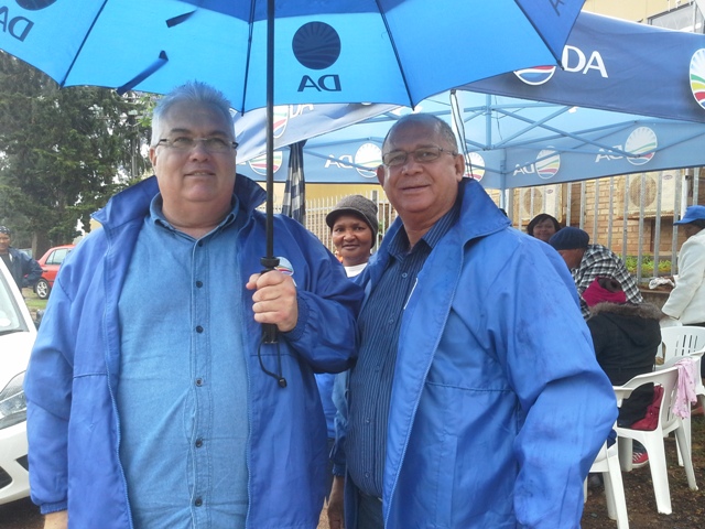 MPLs Bobby Stevenson and Edmund van Vuuren at the by-elections in Kouga Municipality on Wednesday, 27 November 2013.