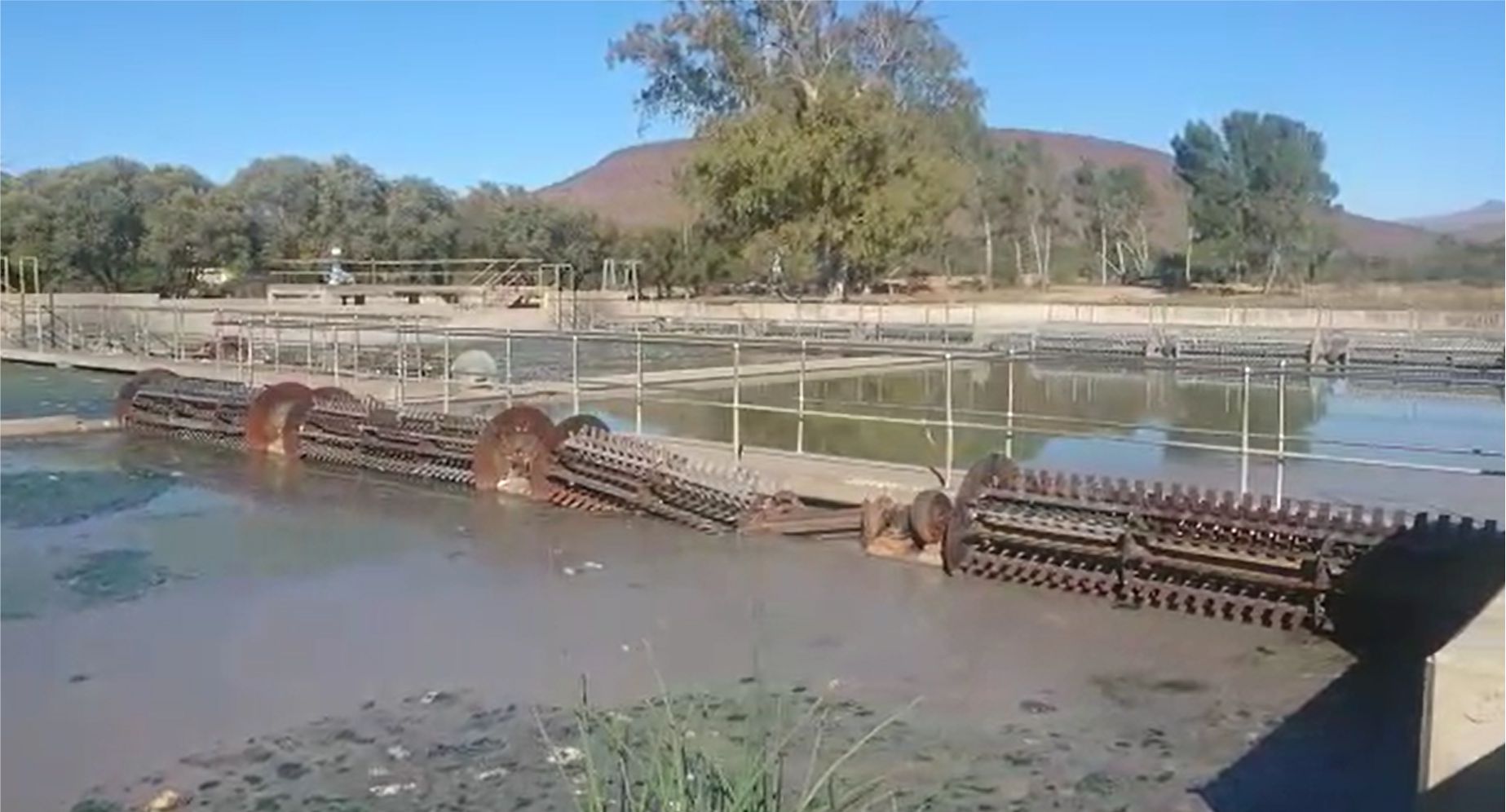 Contractor downs tools, sewage continues to flow into Fish River